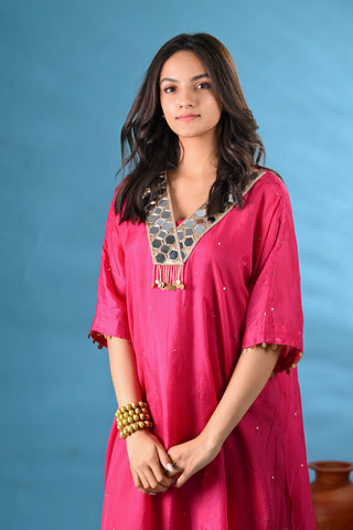Laila Magenta Pink V-Neck Mirror Work Kurta Set (Set of 3)