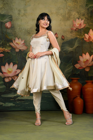 Geet Golden Hand Embroidered Kurta Set with Crush Golden Dupatta