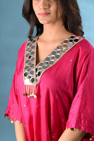 Laila Magenta Pink V-Neck Mirror Work Kurta Set (Set of 3)
