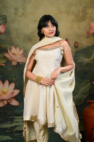 Geet Golden Hand Embroidered Kurta Set with Crush Golden Dupatta