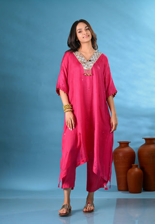 Laila Magenta Pink V-Neck Mirror Work Kurta Set (Set of 3)