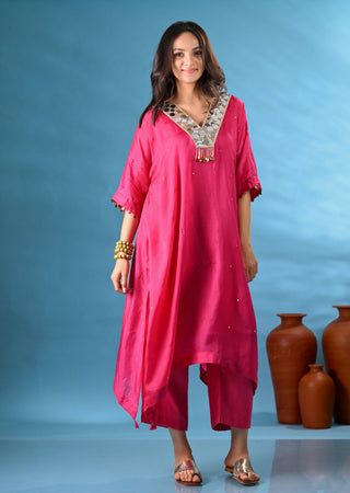 Laila Magenta Pink V-Neck Mirror Work Kurta Set (Set of 3)