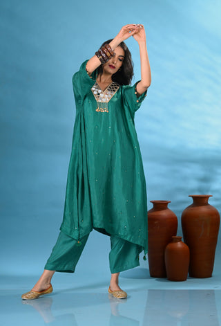 Heer Green V-Neck Mirror Work Kurta Set (Set of 3)