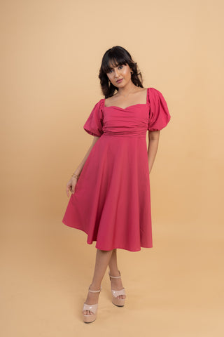 CHARM SWEETHEART NECK MIDI DRESS