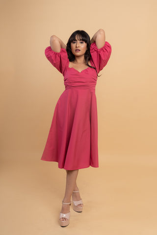 CHARM SWEETHEART NECK MIDI DRESS